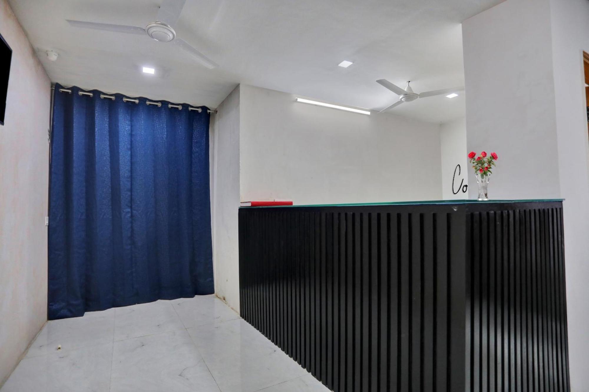 Hotel Super Townhouse The Arrow Near Lotus Temple 4*